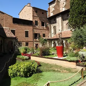 Dans Le Cloitre Saint Salvy A Albi. Appartement